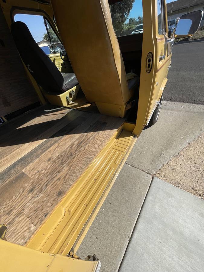 Chevy-van-1974-yellow-7