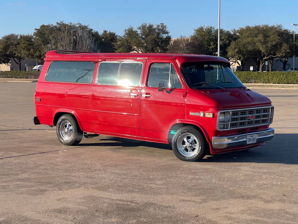 Chevy-van-1978-red-1