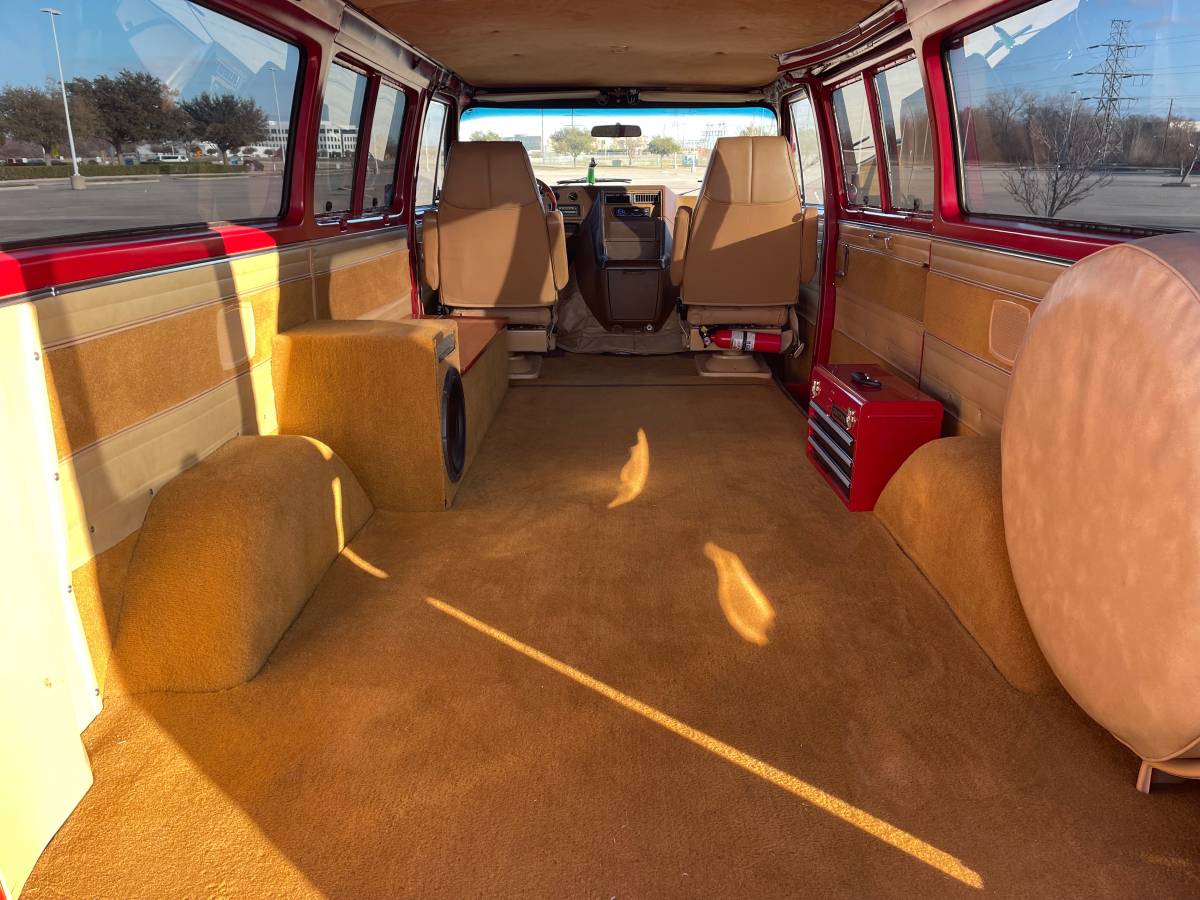 Chevy-van-1978-red-4
