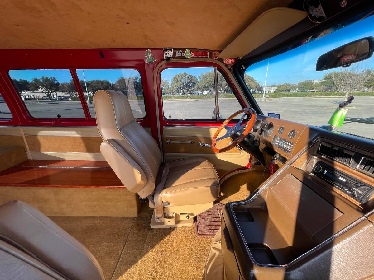 Chevy-van-1978-red-9