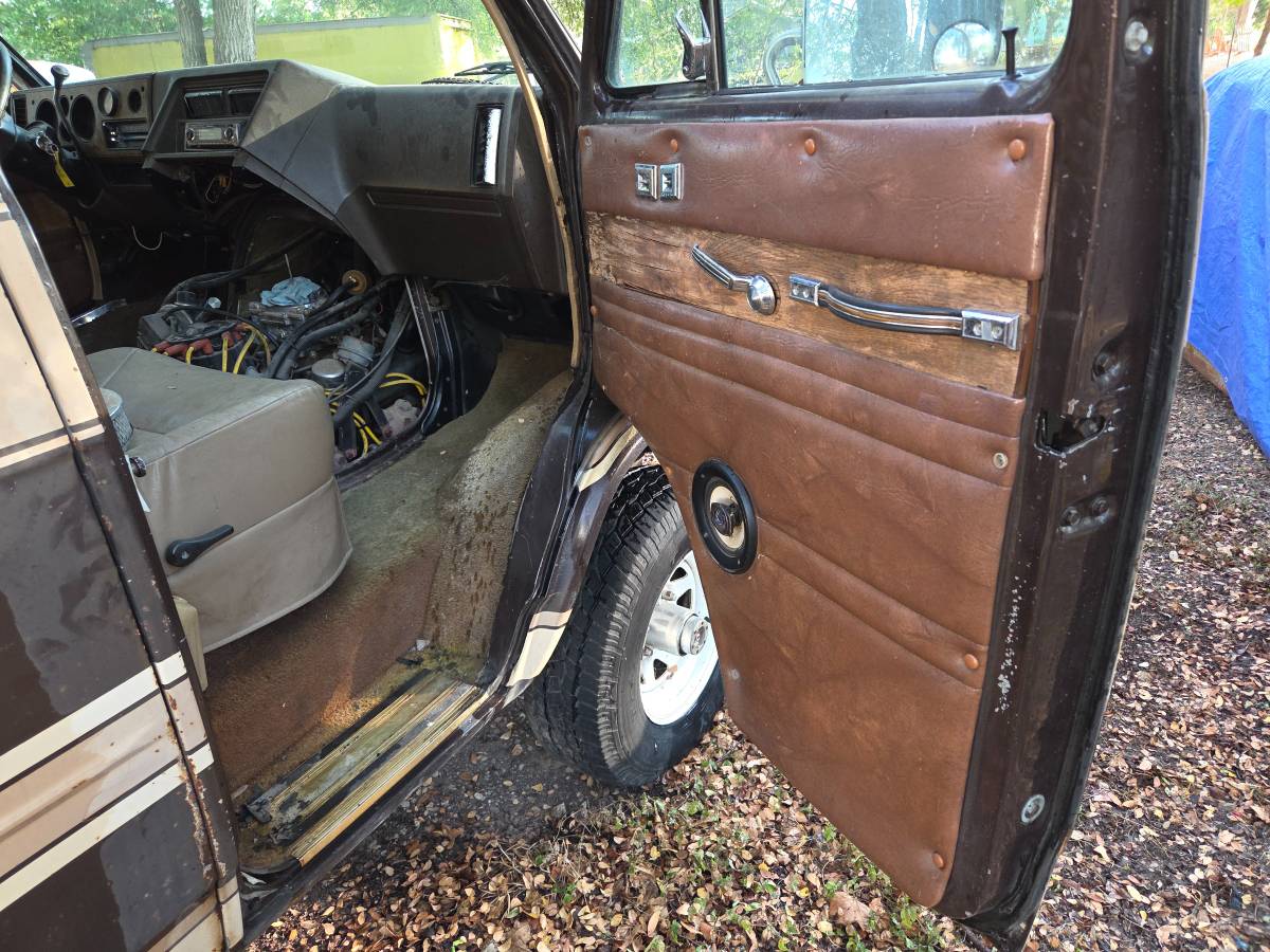 Chevy-van-1984-8