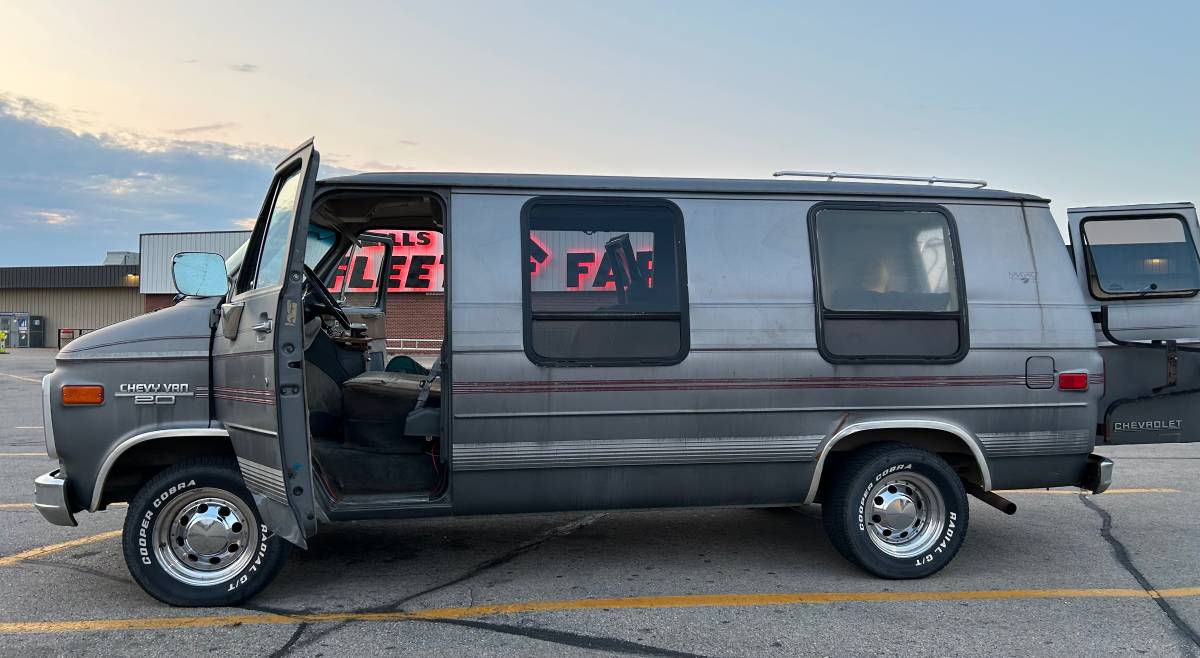 Chevy-van-1988-grey