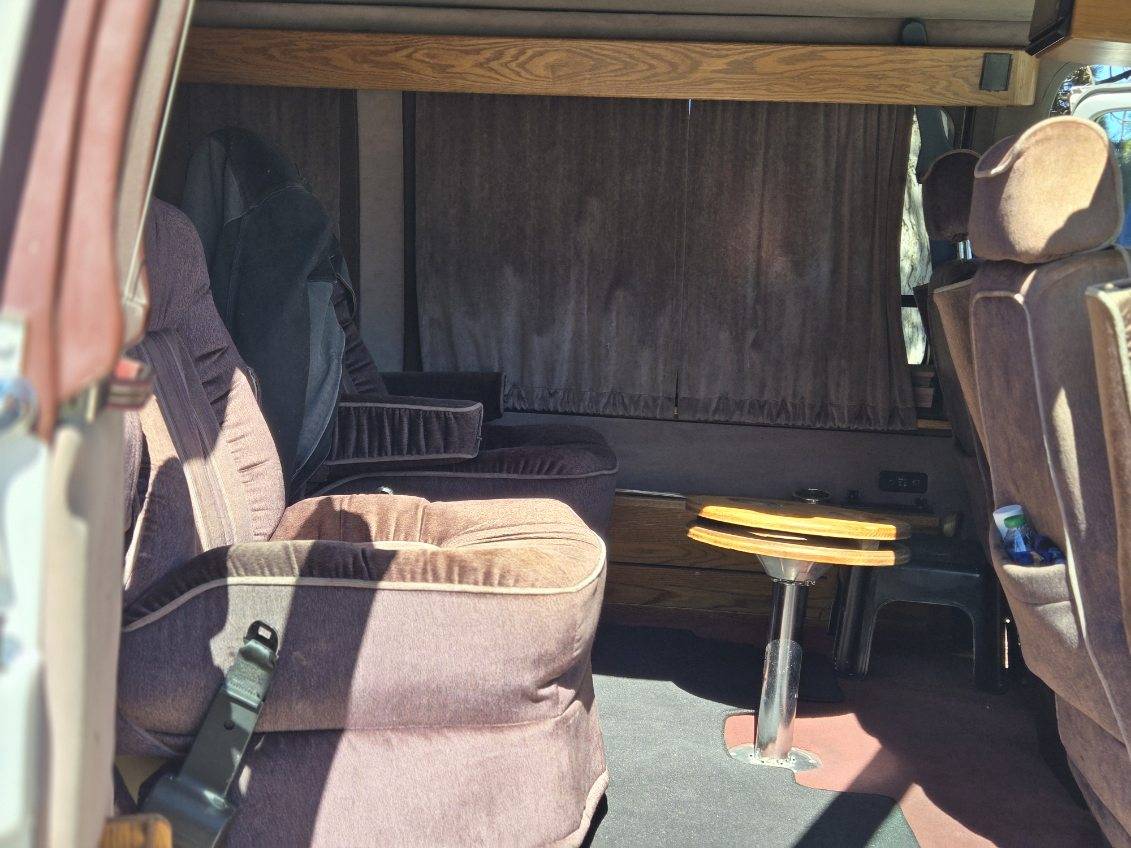Chevy-van-1991-white-1
