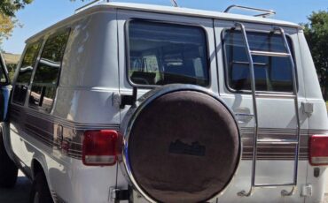 Chevy-van-1991-white-3
