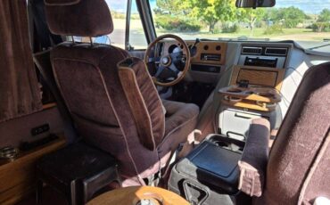 Chevy-van-1991-white-6