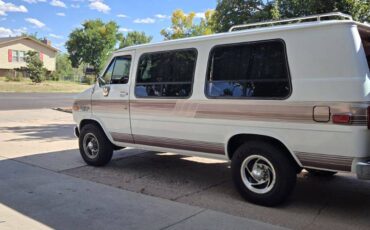 Chevy-van-1991-white-9