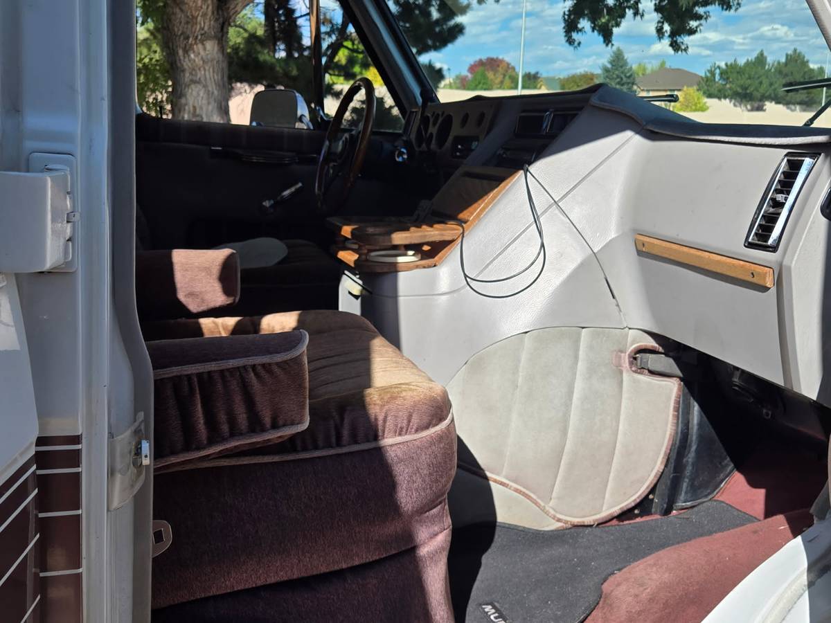 Chevy-van-1991-white
