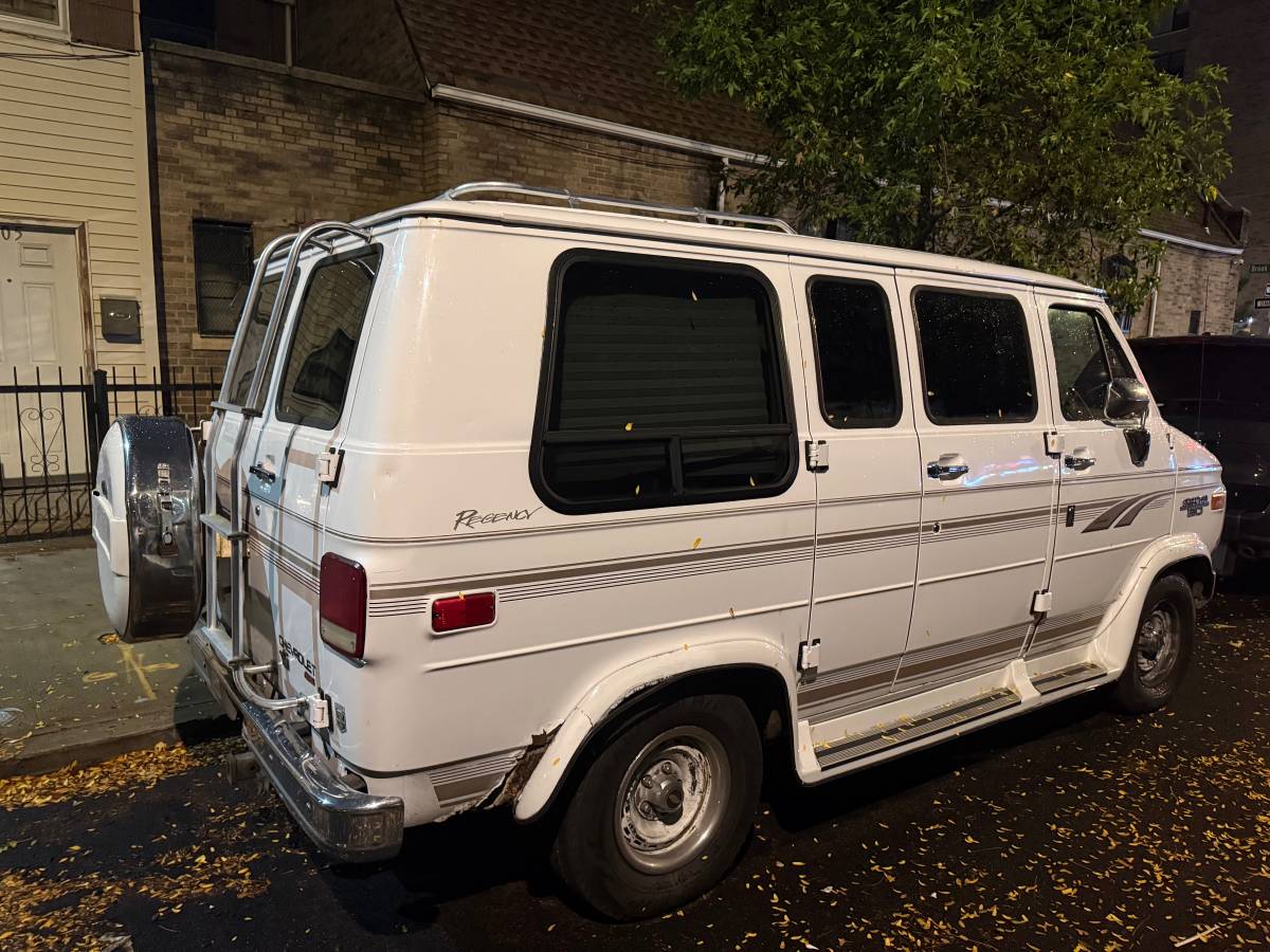 Chevy-van-1995-white-1