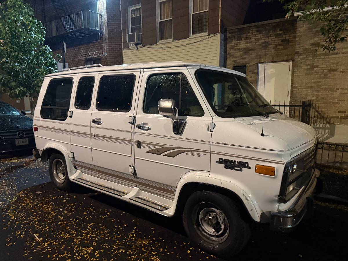 Chevy-van-1995-white-10