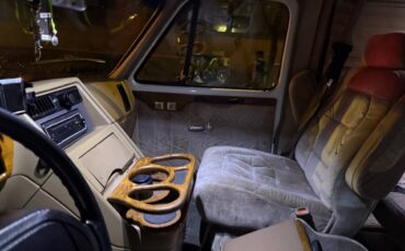 Chevy-van-1995-white-9