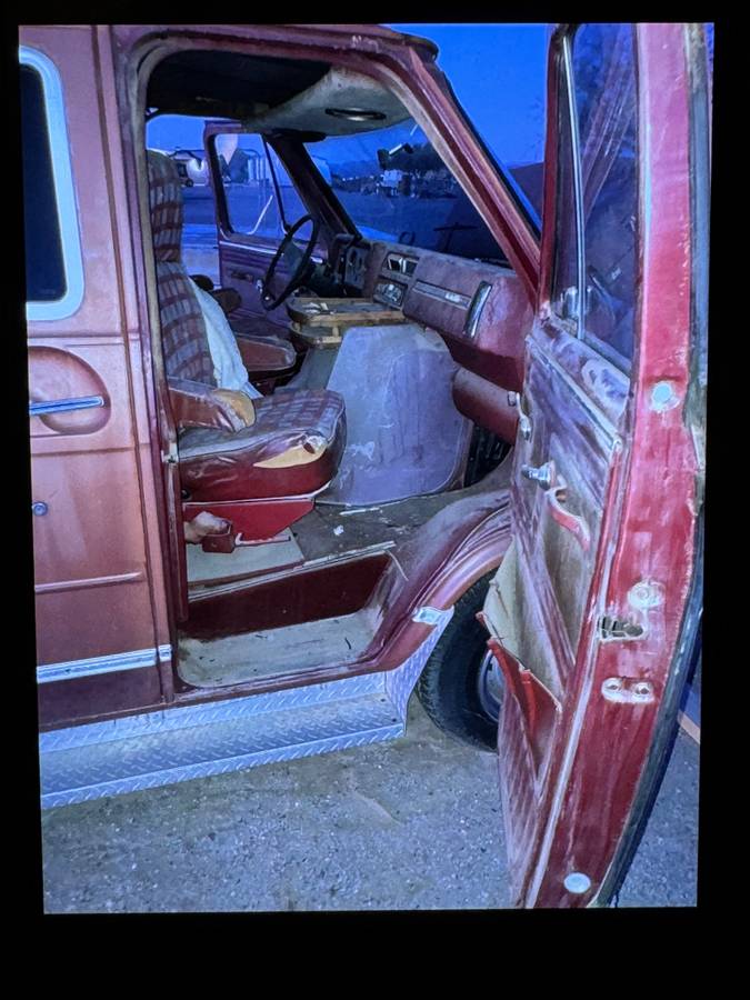 Chevy-van-g20-1977-brown-15