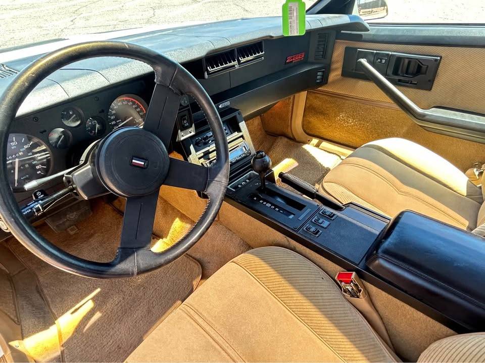 Chevy-z28-camaro-iroc-1986-white-3