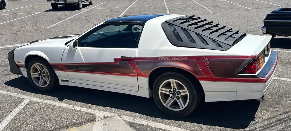 Chevy-z28-camaro-iroc-1986-white
