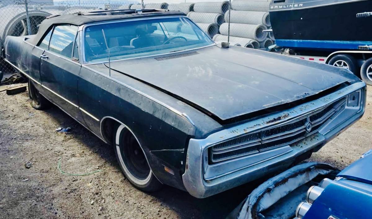 Chrysler-300-1969-black