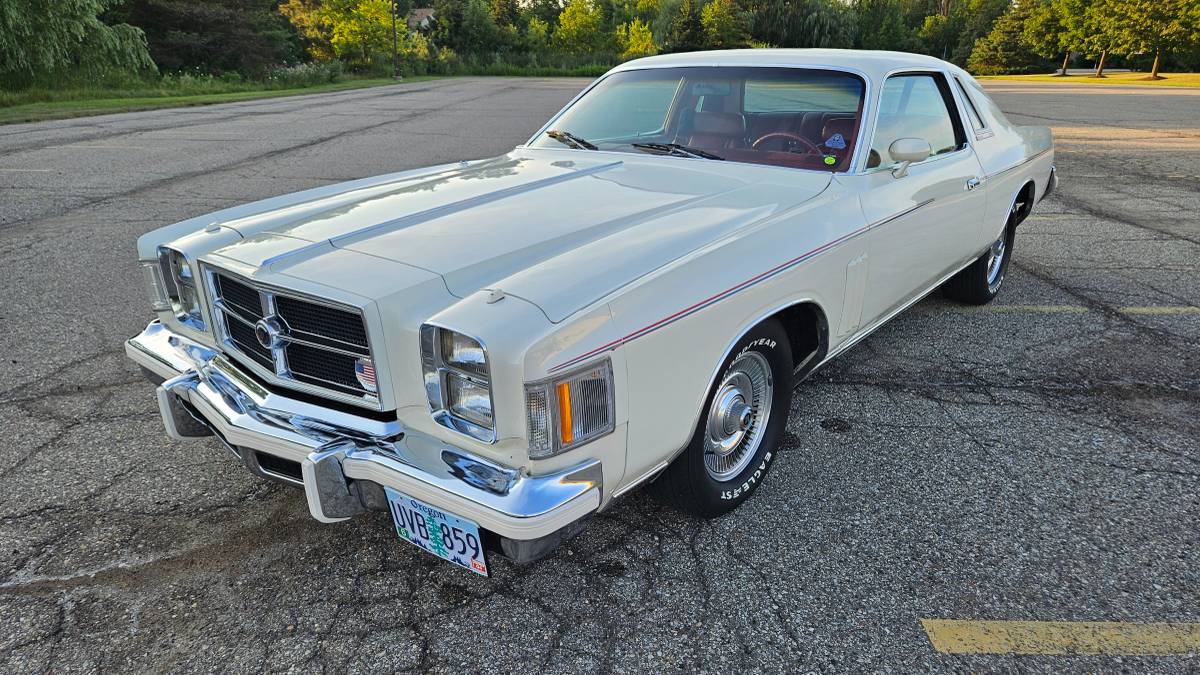 Chrysler-300-1979-white-2