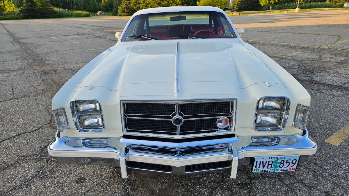 Chrysler-300-1979-white-5