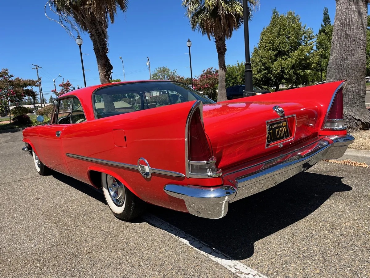 Chrysler-300c-1957-Red-Tan-4