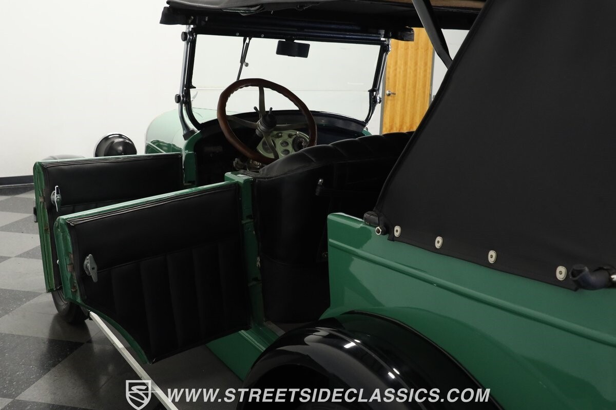Chrysler-58-1926-Convertible-32