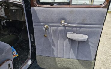 Chrysler-Airflow-1937-10