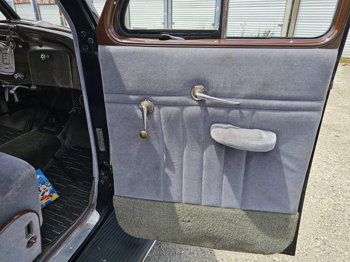 Chrysler-Airflow-1937-10