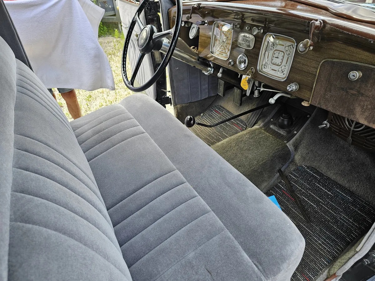 Chrysler-Airflow-1937-11