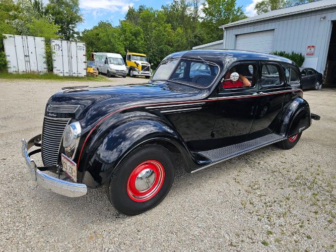 Chrysler-Airflow-1937-2