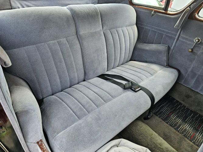Chrysler-Airflow-1937-3