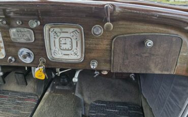 Chrysler-Airflow-1937-5