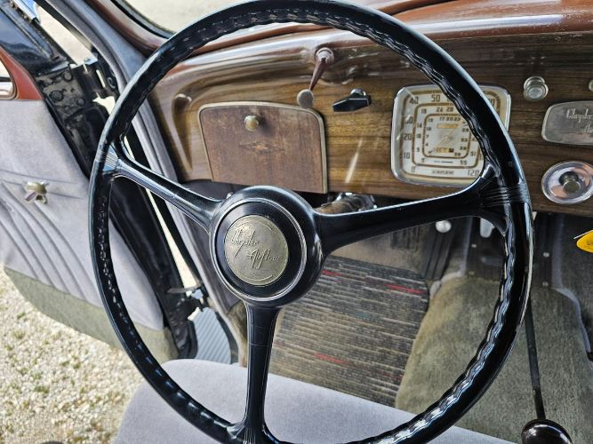 Chrysler-Airflow-1937-6