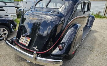 Chrysler-Airflow-1937-8