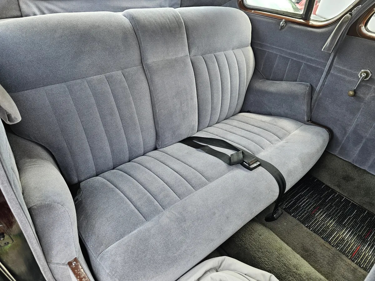 Chrysler-Airflow-1937-8