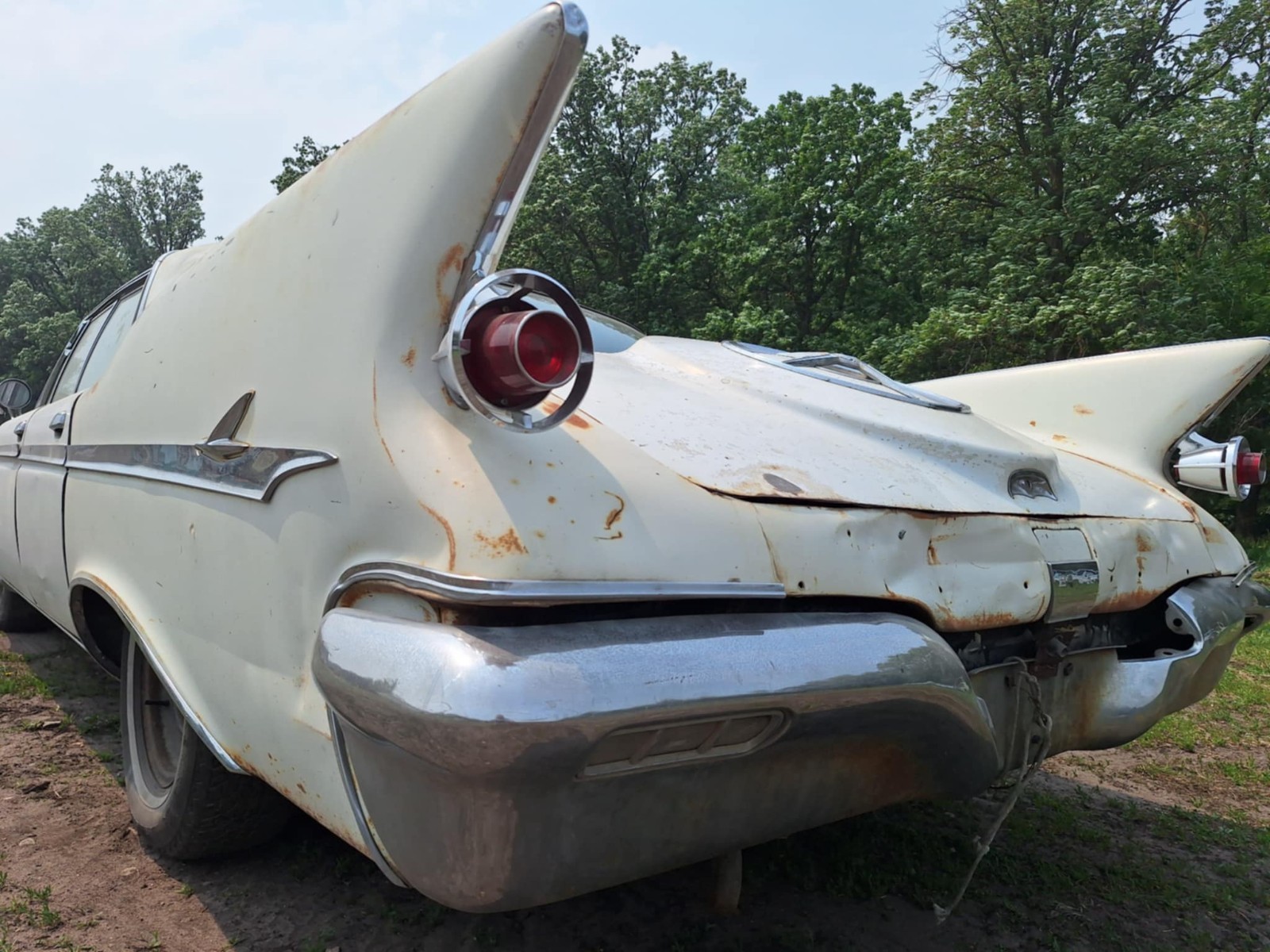 Chrysler-Imperial-1961-12