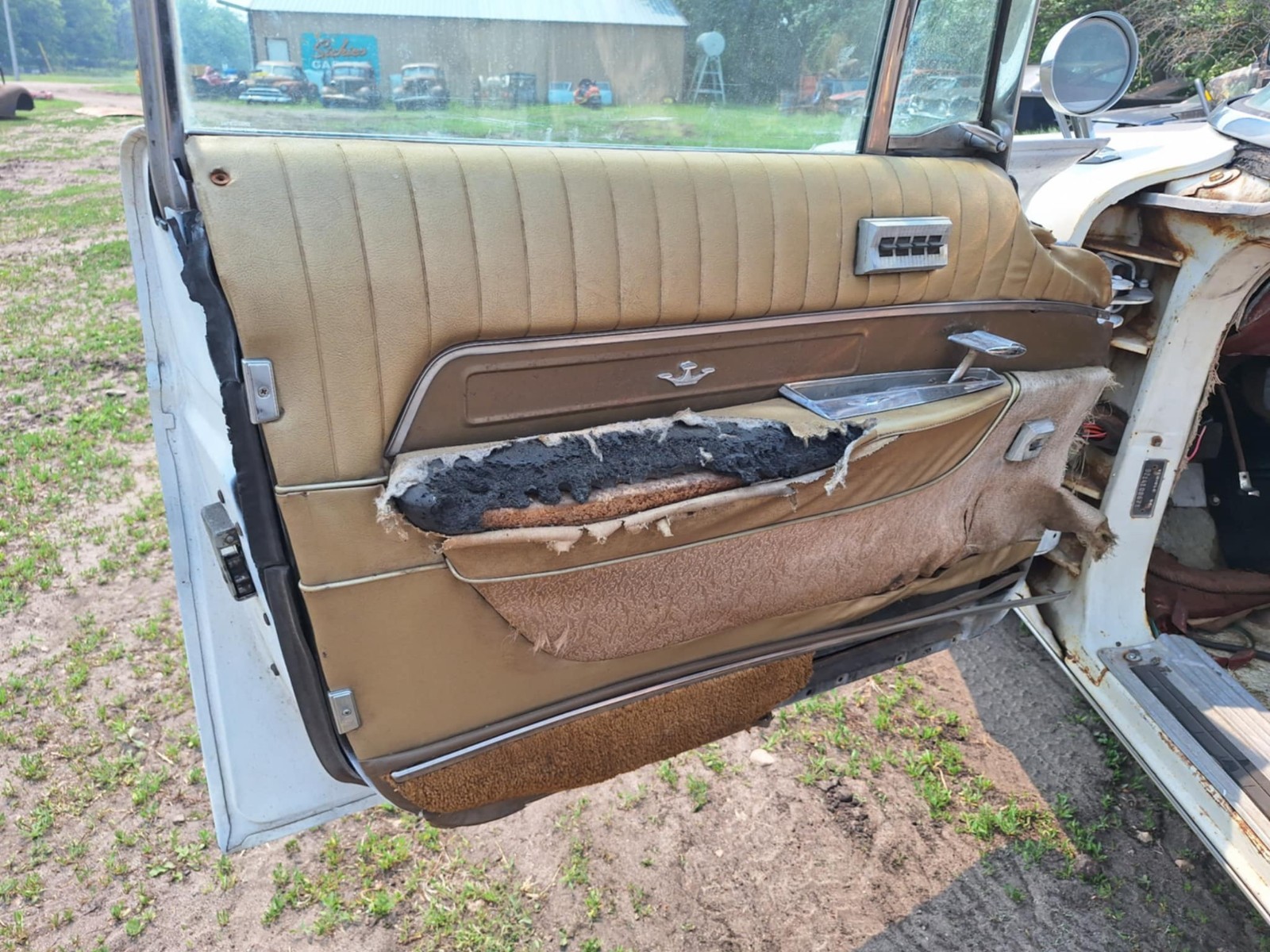 Chrysler-Imperial-1961-18