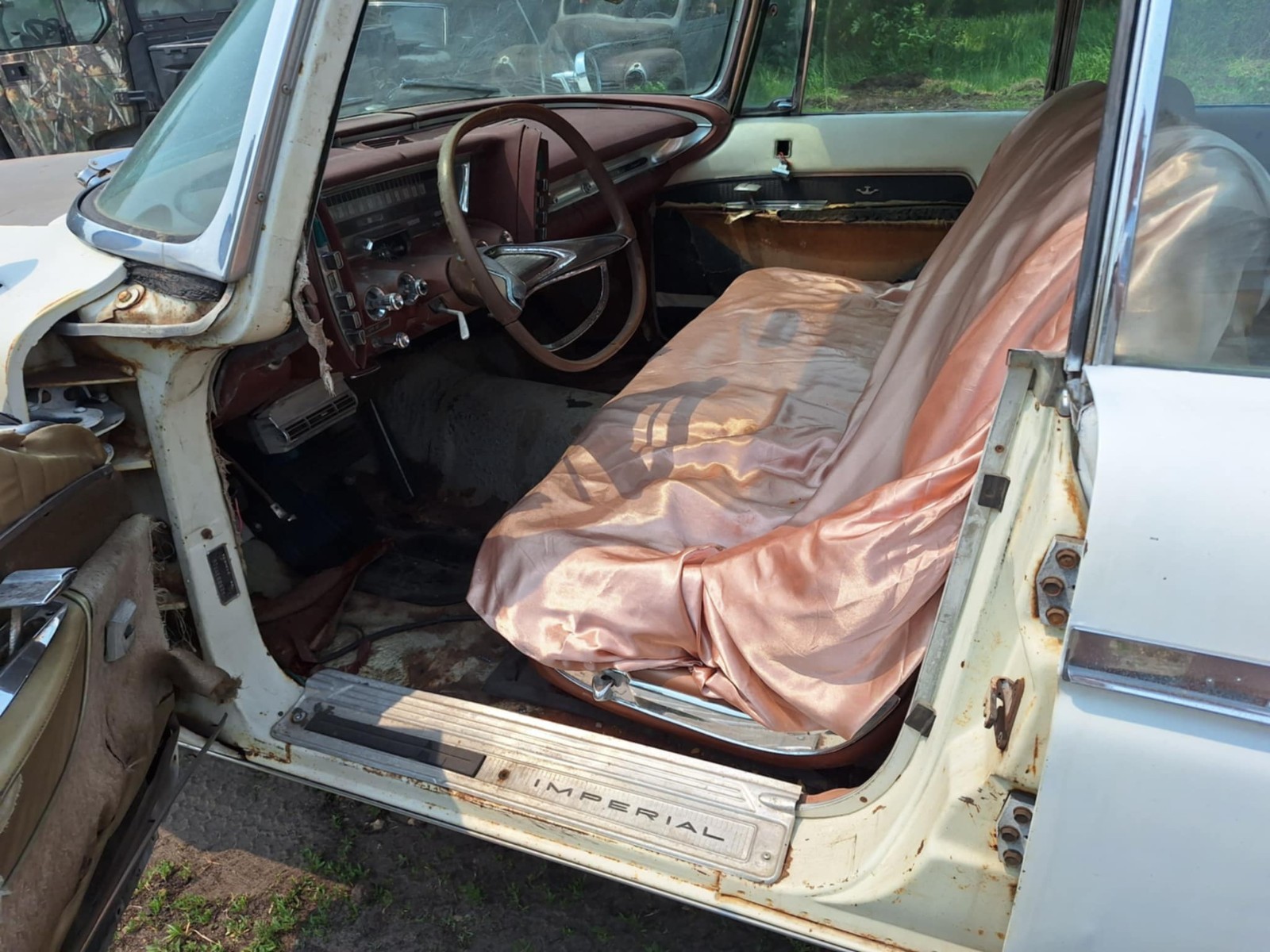 Chrysler-Imperial-1961-19
