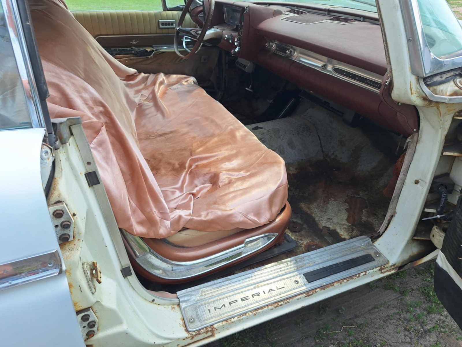 Chrysler-Imperial-1961-26