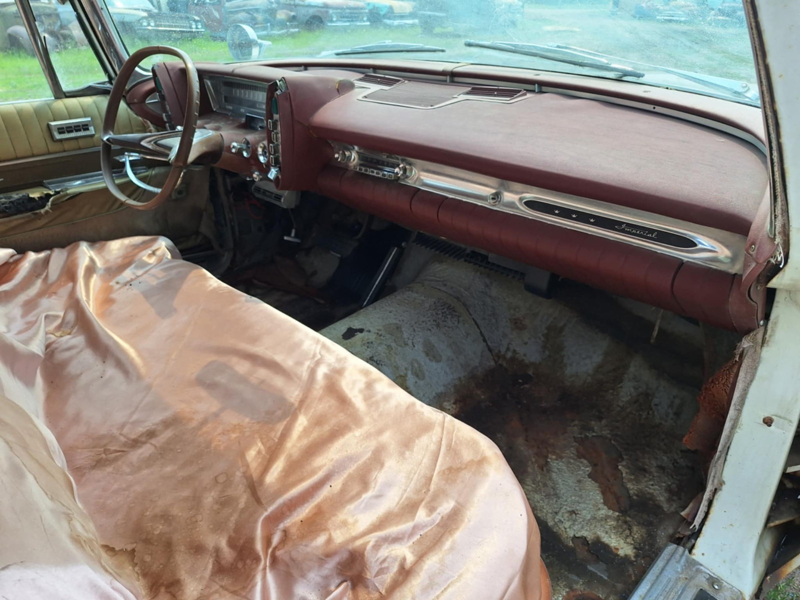 Chrysler-Imperial-1961-27