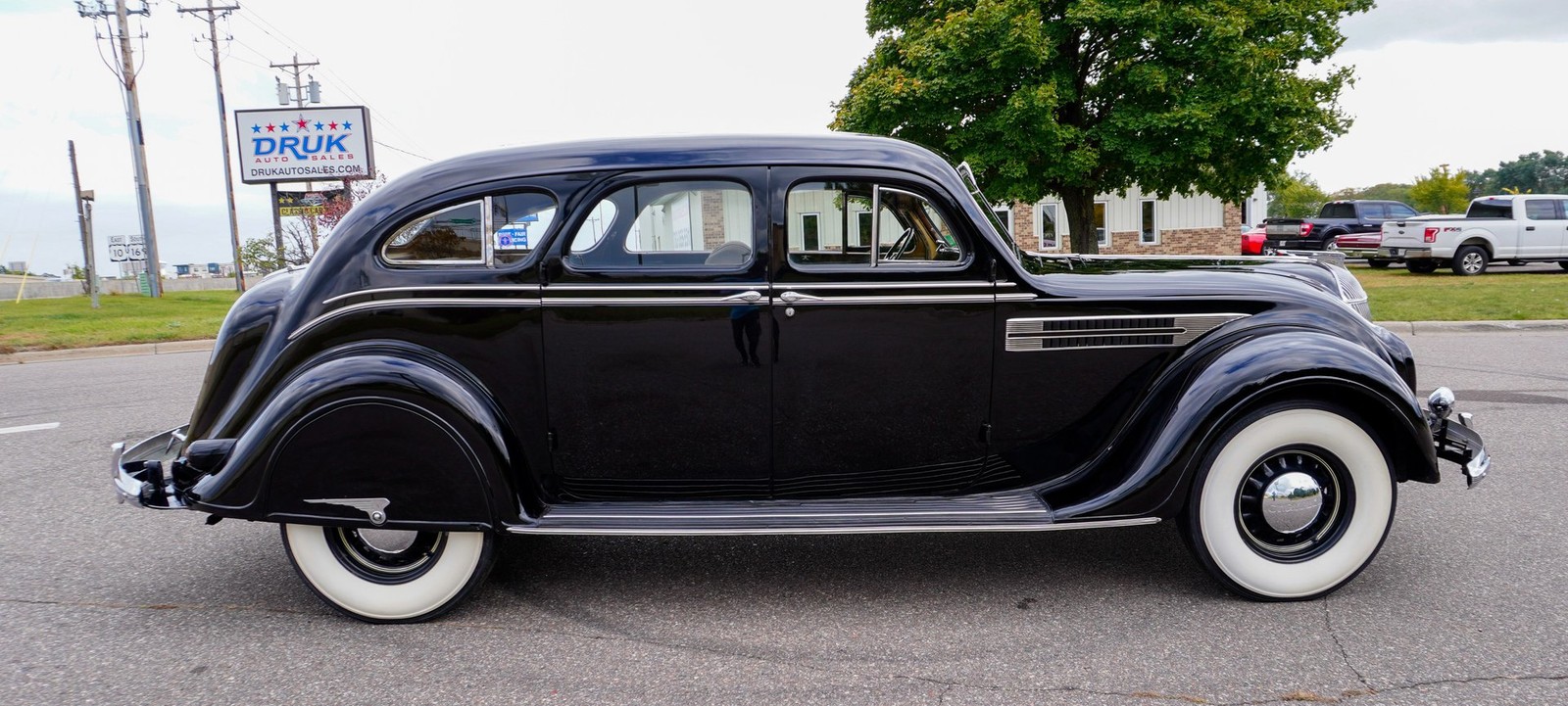 Chrysler-Imperial-Airflow-Sedan-1936-Sedan-1