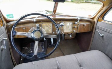 Chrysler-Imperial-Airflow-Sedan-1936-Sedan-10