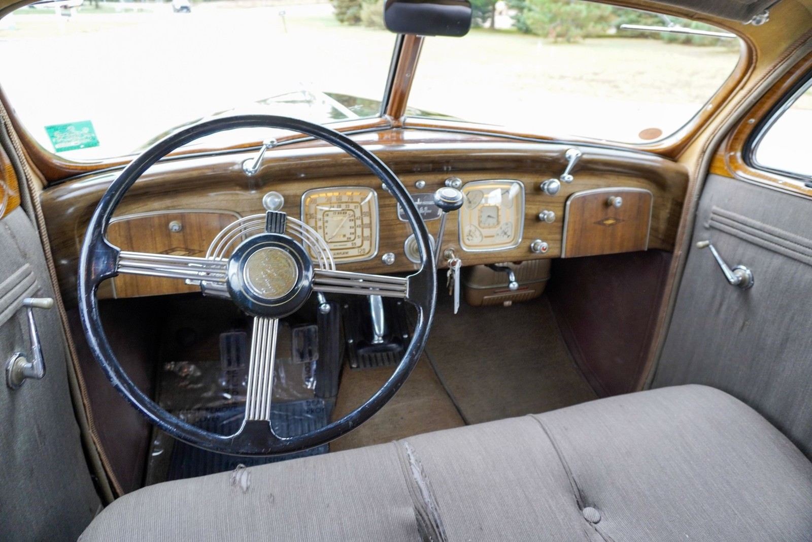 Chrysler-Imperial-Airflow-Sedan-1936-Sedan-10