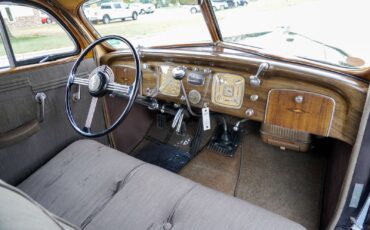 Chrysler-Imperial-Airflow-Sedan-1936-Sedan-11
