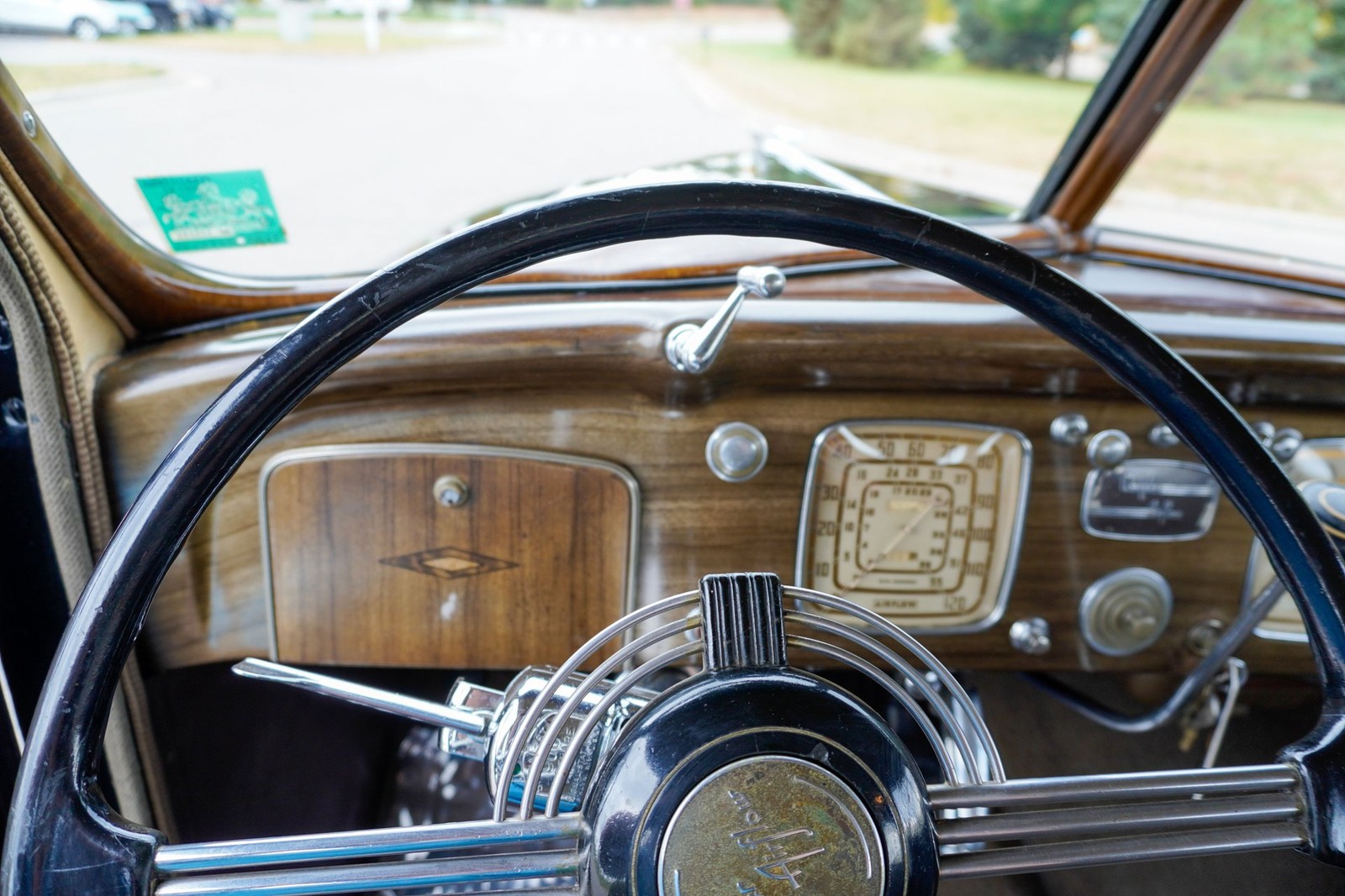Chrysler-Imperial-Airflow-Sedan-1936-Sedan-12