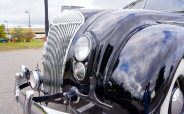 Chrysler-Imperial-Airflow-Sedan-1936-Sedan-16