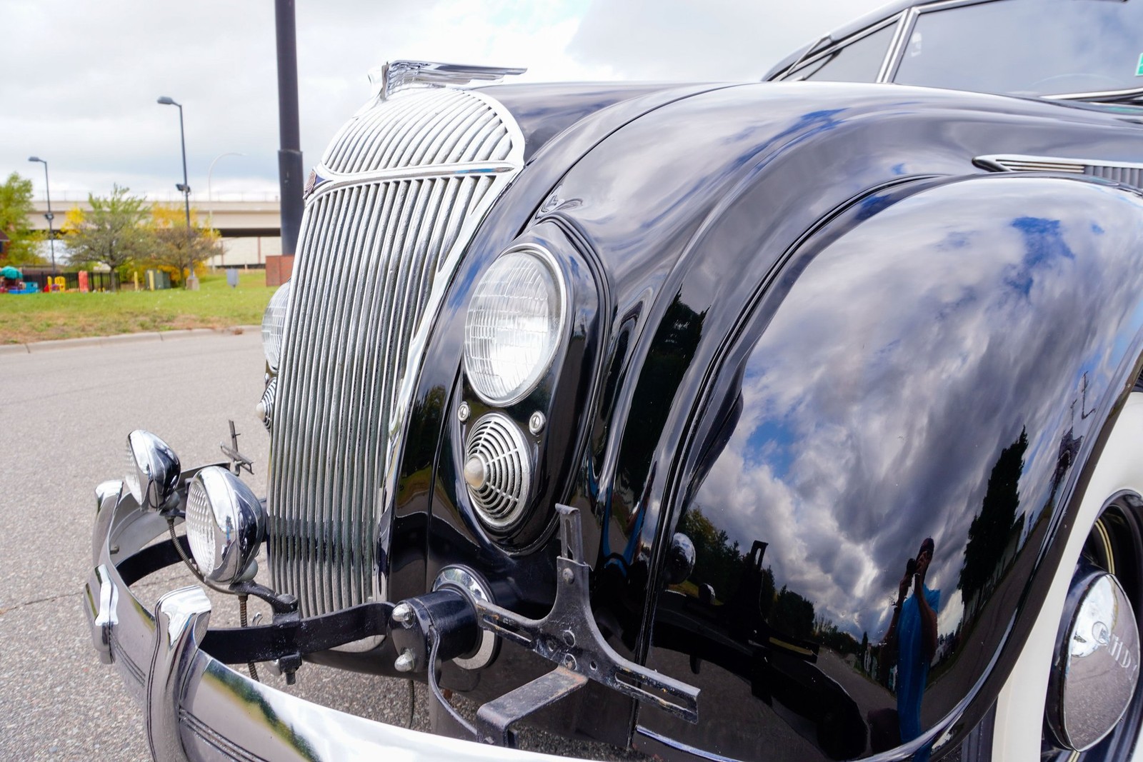 Chrysler-Imperial-Airflow-Sedan-1936-Sedan-16