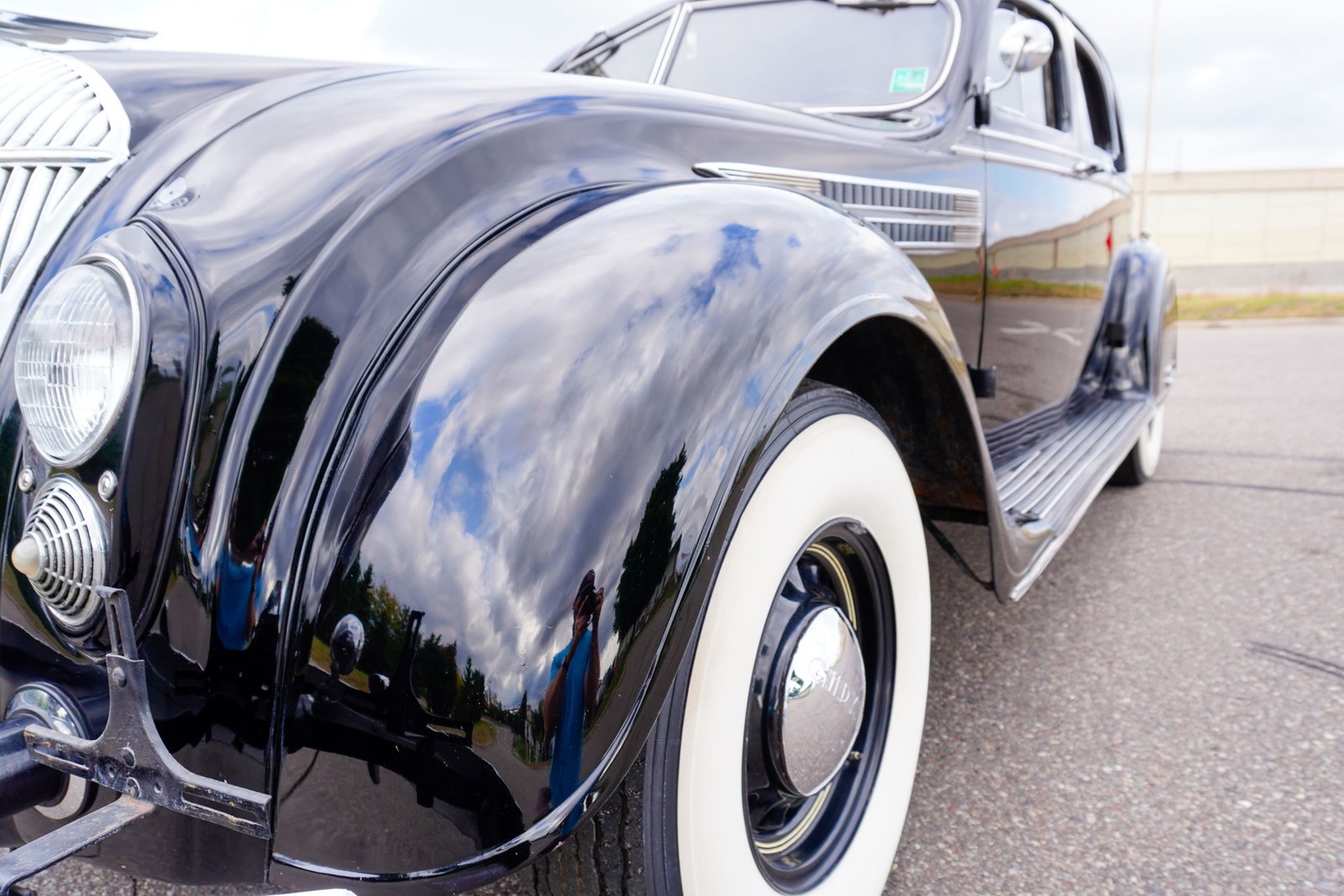 Chrysler-Imperial-Airflow-Sedan-1936-Sedan-17