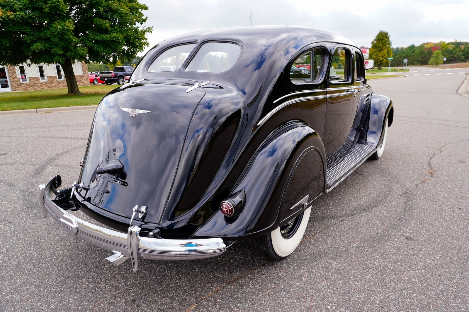 Chrysler-Imperial-Airflow-Sedan-1936-Sedan-2