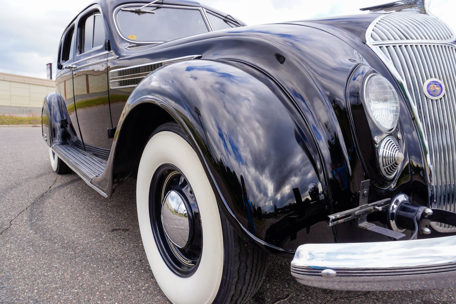 Chrysler-Imperial-Airflow-Sedan-1936-Sedan-21