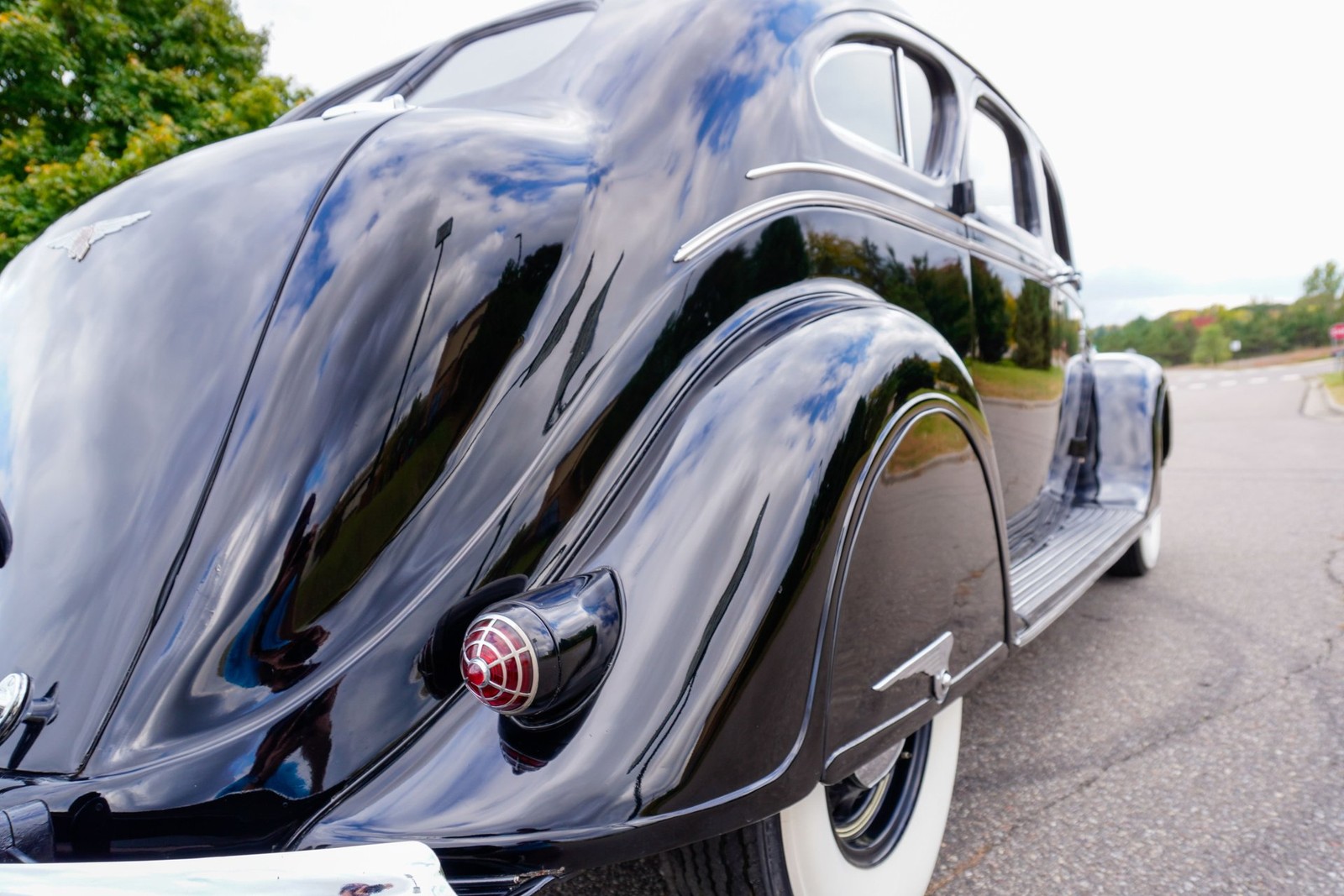 Chrysler-Imperial-Airflow-Sedan-1936-Sedan-25