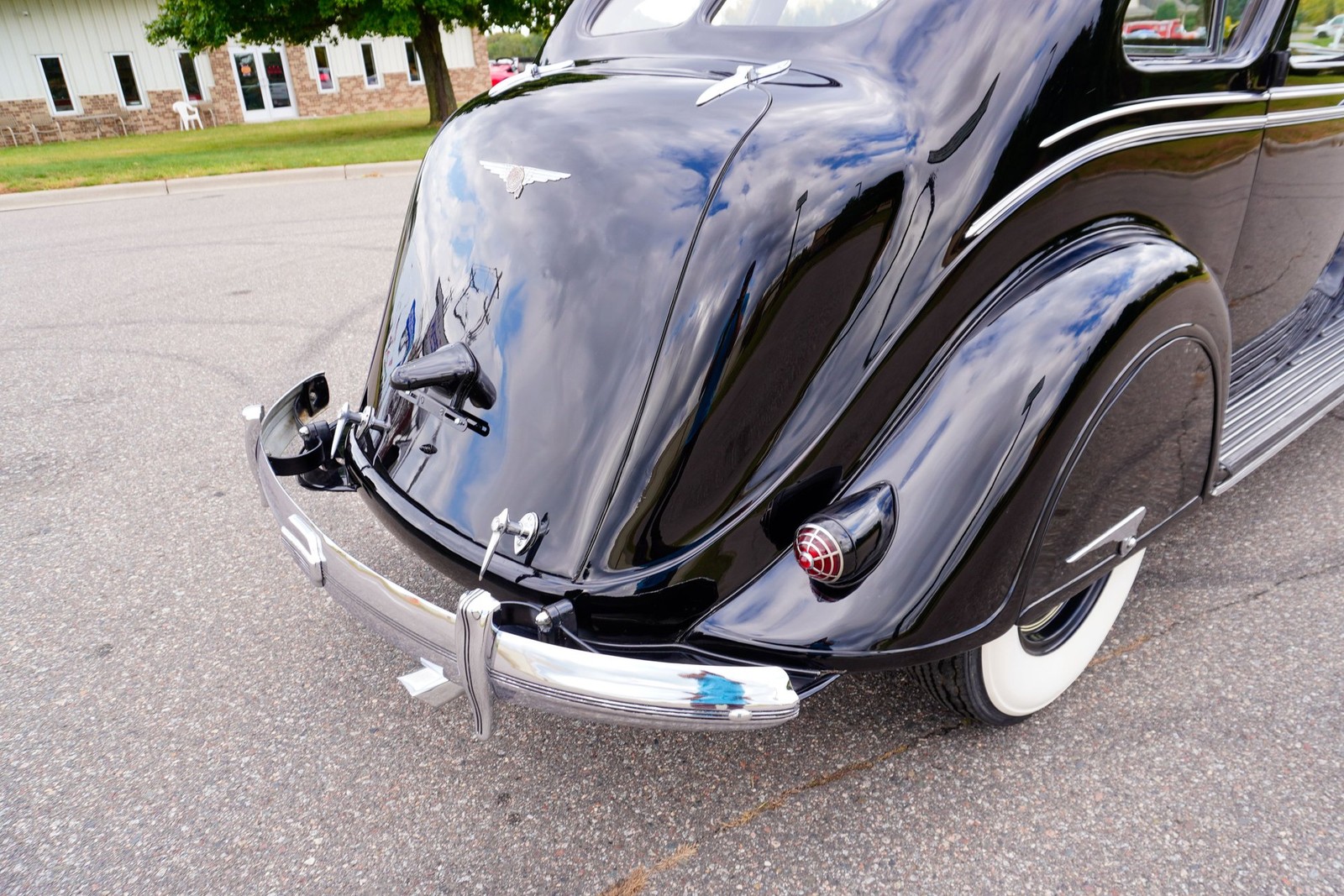 Chrysler-Imperial-Airflow-Sedan-1936-Sedan-26