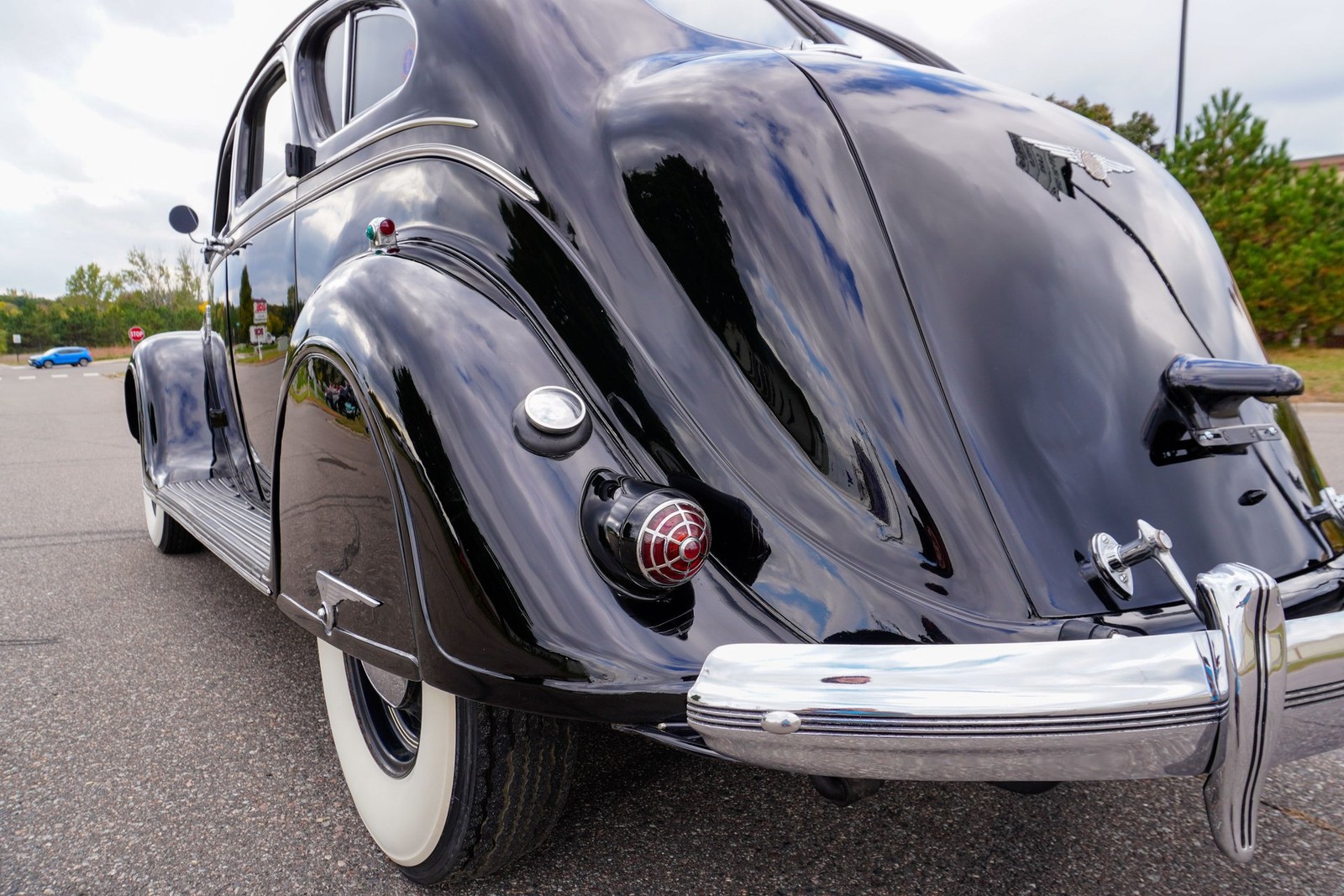Chrysler-Imperial-Airflow-Sedan-1936-Sedan-29