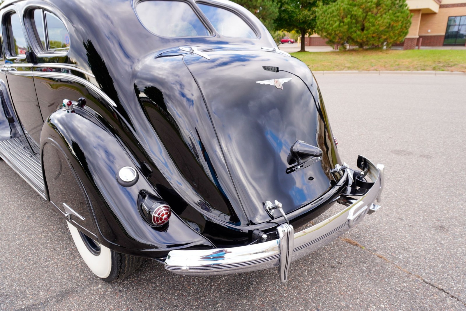 Chrysler-Imperial-Airflow-Sedan-1936-Sedan-30